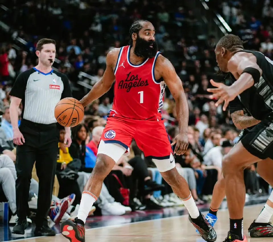 关于日本队观众热烈欢呼！，阿扎伦卡迎来十赛季出色发挥比赛高潮迭起的信息-九游游戏